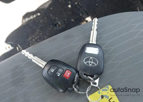 2017 Toyota Tacoma Sr5 V6 z USA, uszkodzony, nr VIN 3TMCZ5AN4HM094497